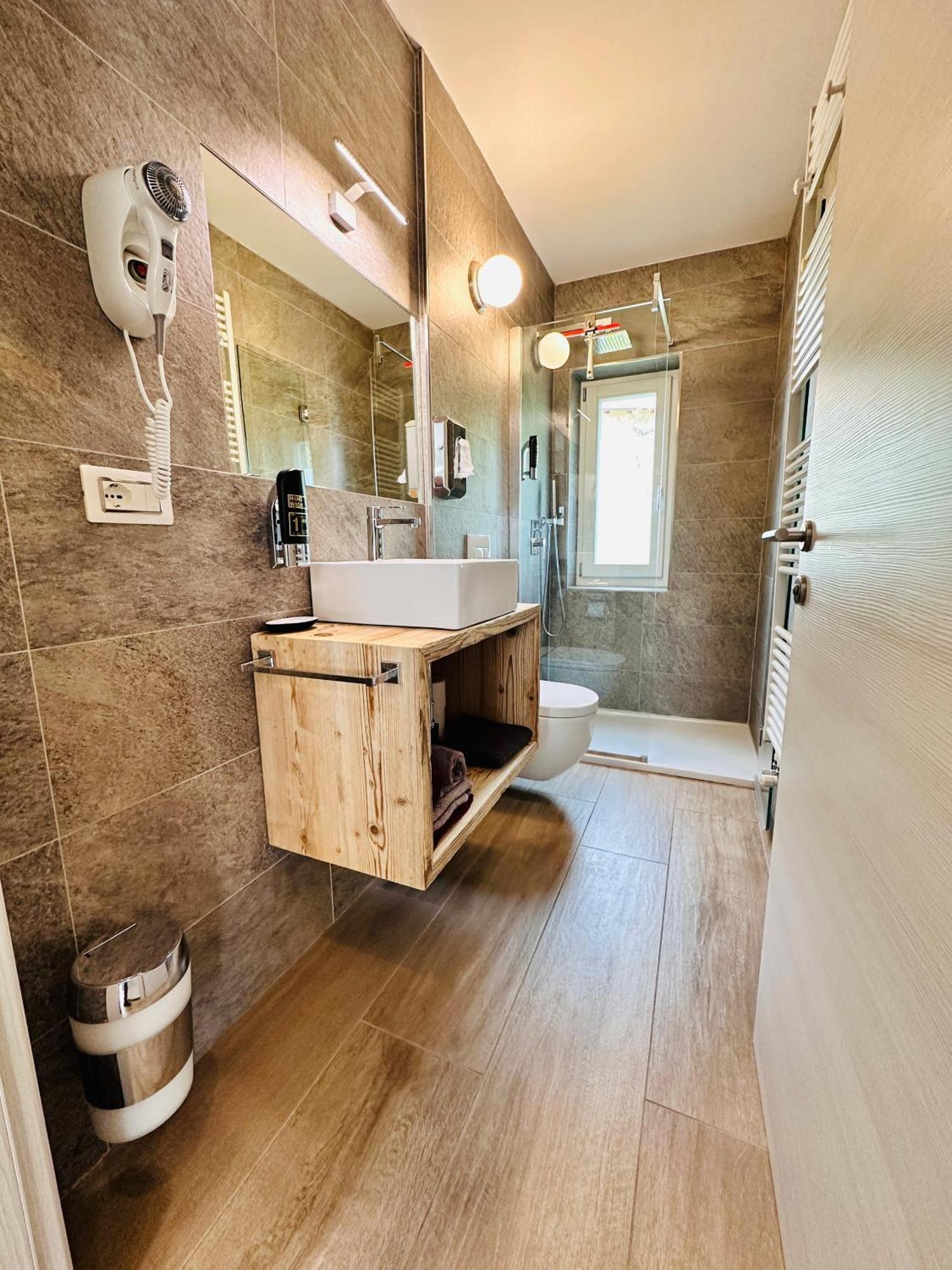 Casa Tosca - Holiday Home Torbole Sul Garda Ngoại thất bức ảnh