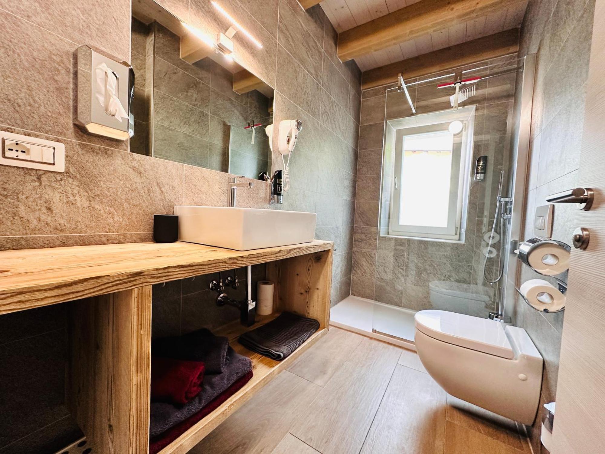 Casa Tosca - Holiday Home Torbole Sul Garda Ngoại thất bức ảnh